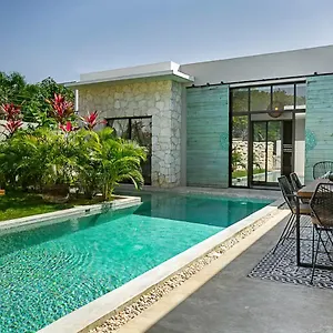 Casa Lou, Large House And Pool, Beach Club Access , Tulum México